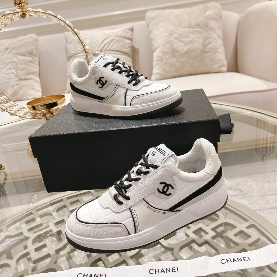 👟👟Ex-factory price 600 Chanel 23C Latest hot style Panda Black and white sneakers Casual sneakers Xiaoxiang Year-end hot item Classic black and white Panda color diamond fresh color matching Coco girls must buy, super beautiful fabric: original customized cowhide + technical cloth inner lining: original imported breathable mesh lining outsole: original molded rubber + T👟👟 ex-factory price U combination Bottom thickness: 3CM Size: Women's 35-40